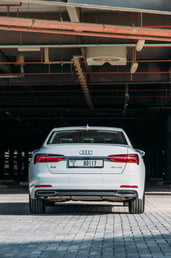 Bianca Audi A6 in affitto a Abu-Dhabi 2