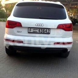 Белый AUDI  Q7 в аренду в Dubai 0