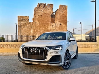 White Audi Q7 for rent in Dubai 4