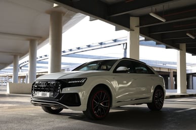 Weiß Audi Q8  55TFSI quattro zur Miete in Abu-Dhabi 2