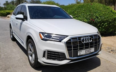 أبيض Audi Q7 للإيجار في Abu-Dhabi