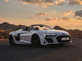 Белый Audi R8 Facelift в аренду в Abu-Dhabi 5