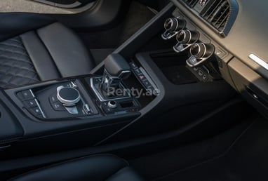 White Audi R8  V10 Spyder for rent in Dubai 5