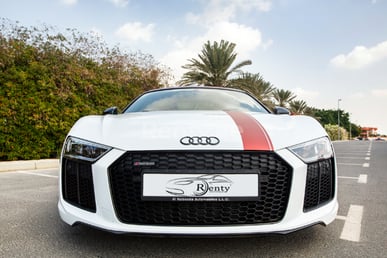 أبيض Audi R8 V10 Spyder للإيجار في Dubai