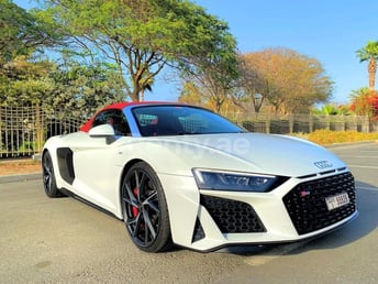 أبيض Audi R8 Spyder V10 للإيجار في Dubai 3