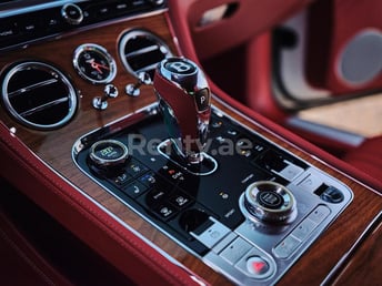 أبيض Bentley Continental GT للإيجار في Sharjah 0