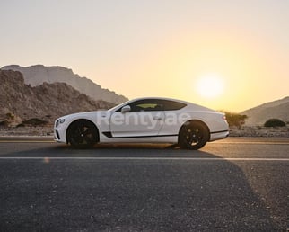 Blanco Bentley Continental GT en alquiler en Dubai 4