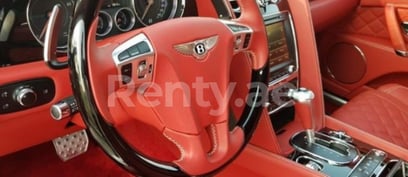 أبيض Bentley Flying Spur للإيجار في Sharjah 2