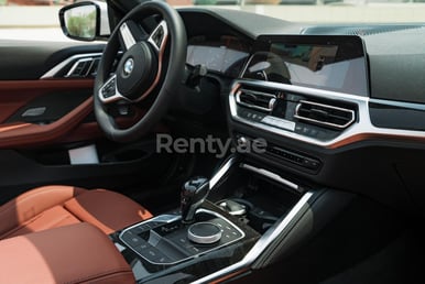 Weiß BMW 430i cabrio zur Miete in Dubai 2