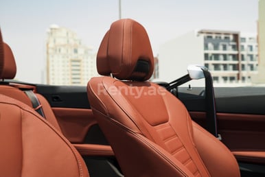 Белый BMW 430i cabrio в аренду в Dubai 4