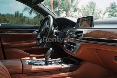 White BMW 750 XDrive for rent in Abu-Dhabi 4