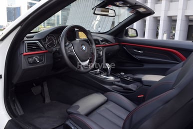 أبيض BMW 420i Cabrio للإيجار في Dubai 5