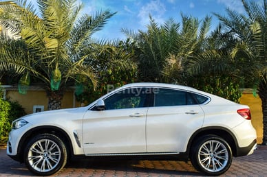 أبيض BMW X6 للإيجار في Dubai 3