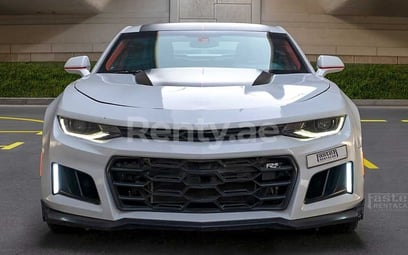 Белый Chevrolet Camaro в аренду в Dubai