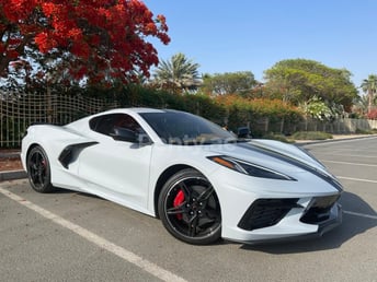 Blanco Chevrolet Corvette Stingray en alquiler en Dubai 0