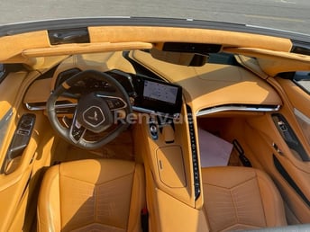 Blanc Chevrolet Corvette Stingray en location à Abu-Dhabi 4