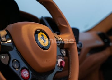 أبيض Ferrari 488 Spyder للإيجار في Abu-Dhabi 3