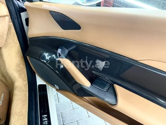 أبيض Ferrari 488 Spyder للإيجار في Abu-Dhabi 4