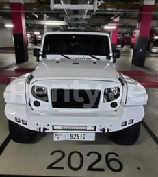 Blanc Jeep Wrangler en location à Dubai 0