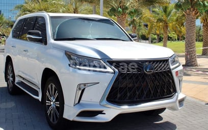 在Abu-Dhabi租赁白色 Lexus LX 570 Signature