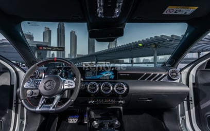 Weiß Mercedes A45 AMG zur Miete in Dubai 0