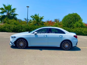 أبيض Mercedes A Class للإيجار في Dubai 1