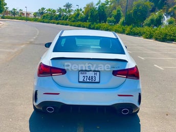 Blanc Mercedes A Class en location à Sharjah 5