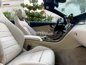 Bianca Mercedes C300 cabrio in affitto a Dubai 5