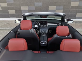 أبيض Mercedes C200 Convertible للإيجار في Abu-Dhabi 3