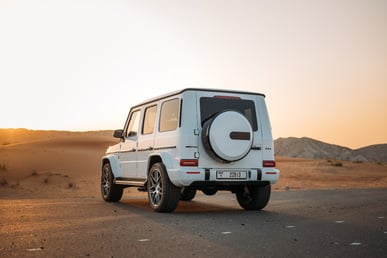 أبيض Mercedes G63 AMG للإيجار في Abu-Dhabi 2