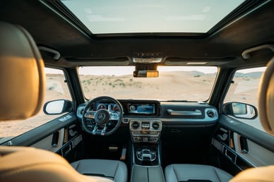 أبيض Mercedes G63 AMG للإيجار في Abu-Dhabi 6