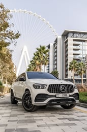 أبيض Mercedes GLE 53 Coupe للإيجار في Abu-Dhabi 2