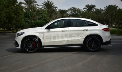 Blanco Mercedes GLE 63 S en alquiler en Dubai 2