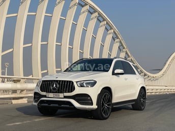 Blanc Mercedes GLE en location à Dubai 3