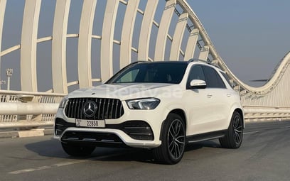 Blanc Mercedes GLE en location à Abu-Dhabi