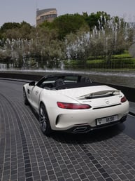 Weiß Mercedes GT CONVERTIBLE zur Miete in Abu-Dhabi 5