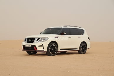 Weiß Nissan Patrol V8 with Nismo Bodykit zur Miete in Sharjah 0