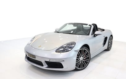 Blanc Porsche Boxster S en location à Abu-Dhabi