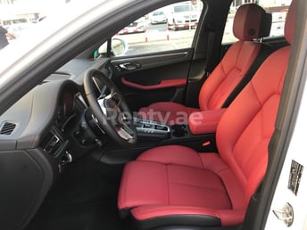 White Porsche Macan for rent in Abu-Dhabi 2