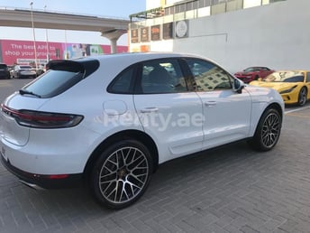 Белый Porsche Macan в аренду в Abu-Dhabi 4