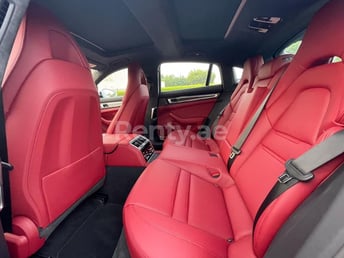 أبيض Porsche Panamera GTS للإيجار في Sharjah 5