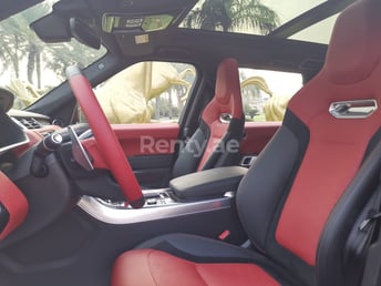 أزرق Range Rover Sport SVR للإيجار في Dubai 2