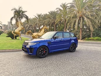 Azul Range Rover Sport SVR en alquiler en Dubai 3