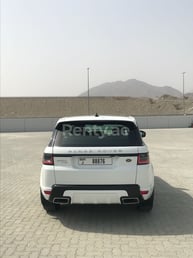 Blanco Range Rover Sport en alquiler en Abu-Dhabi 2