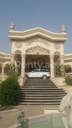 Blanco Range Rover Sport en alquiler en Sharjah 3