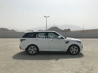 Белый Range Rover Sport в аренду в Abu-Dhabi 8