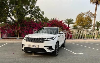 أبيض Range Rover Velar Dynamic للإيجار في Sharjah