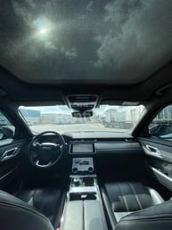 Weiß Range Rover Velar zur Miete in Dubai 2