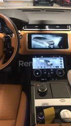 Weiß Range Rover Velar zur Miete in Dubai 4