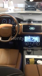 在Dubai租赁白色 Range Rover Velar 9